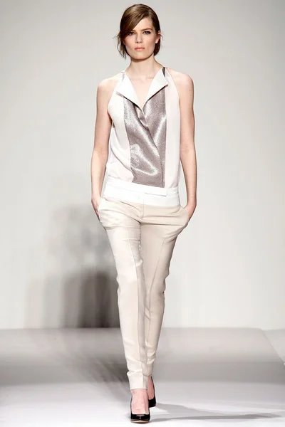 Look 25